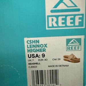 Reef Lennox Higher Sandals in Seashell